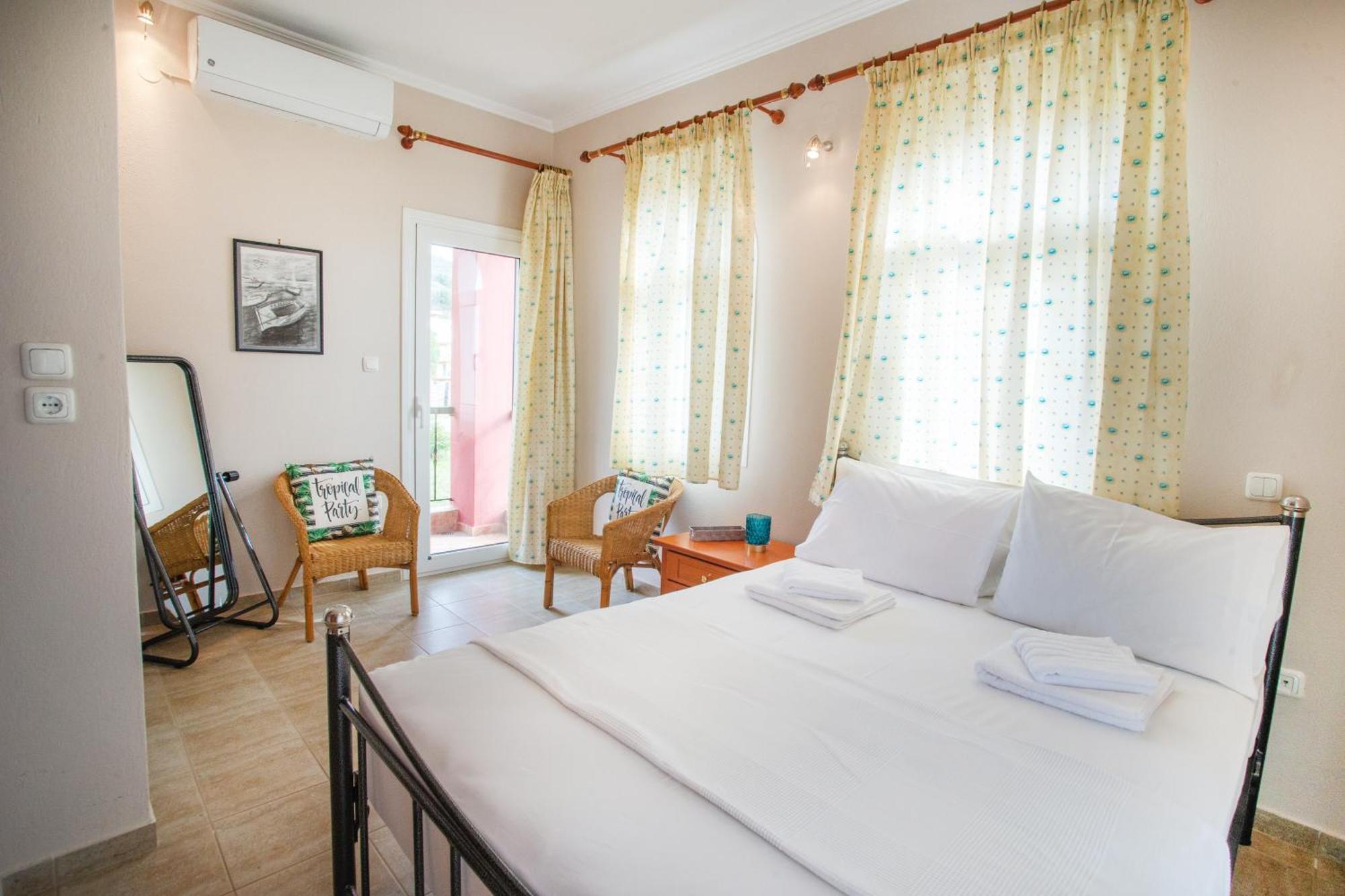 Private 6-Bdrm Villa With Garden 150M To Beach パラディオス エクステリア 写真
