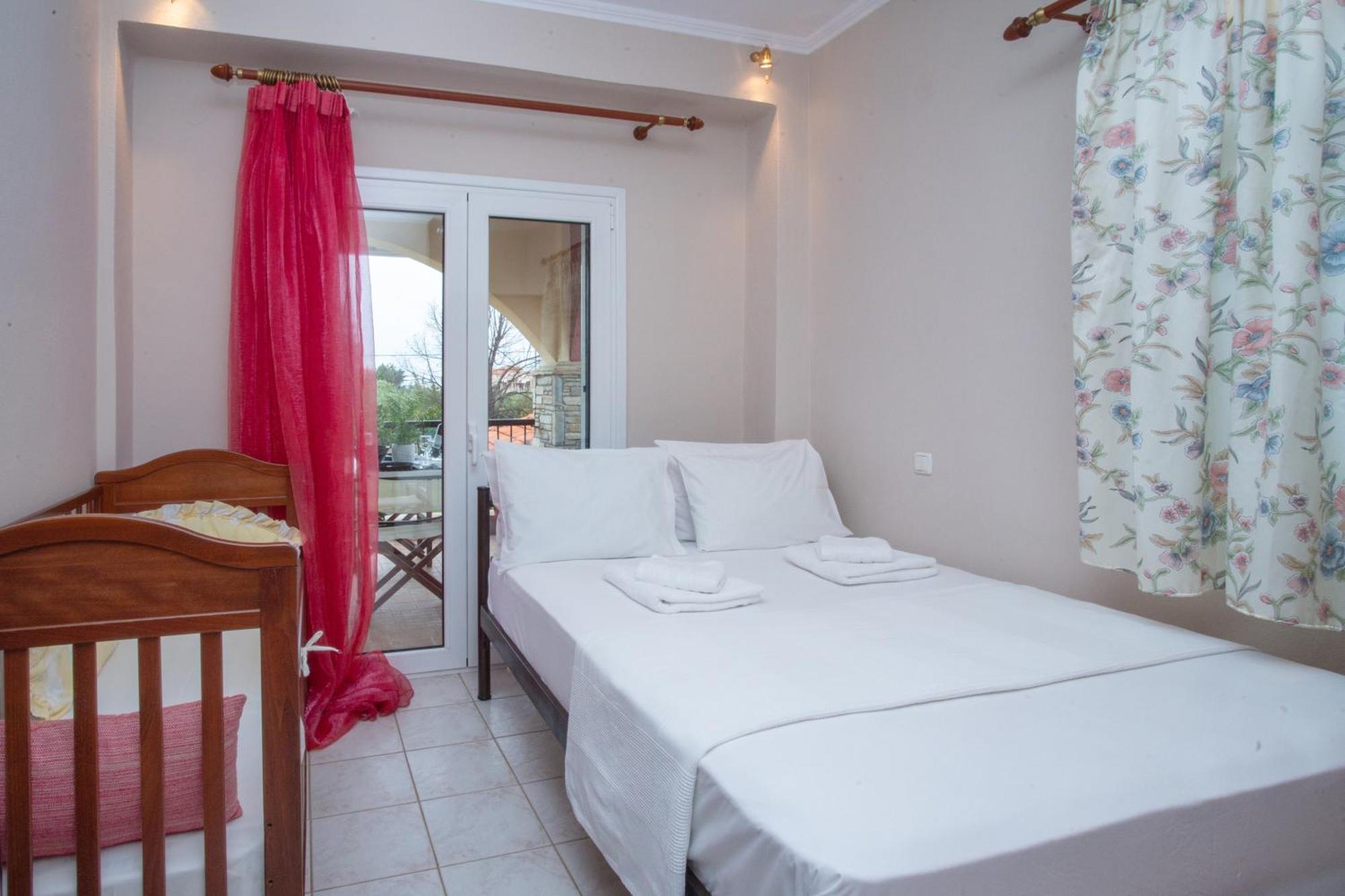 Private 6-Bdrm Villa With Garden 150M To Beach パラディオス エクステリア 写真