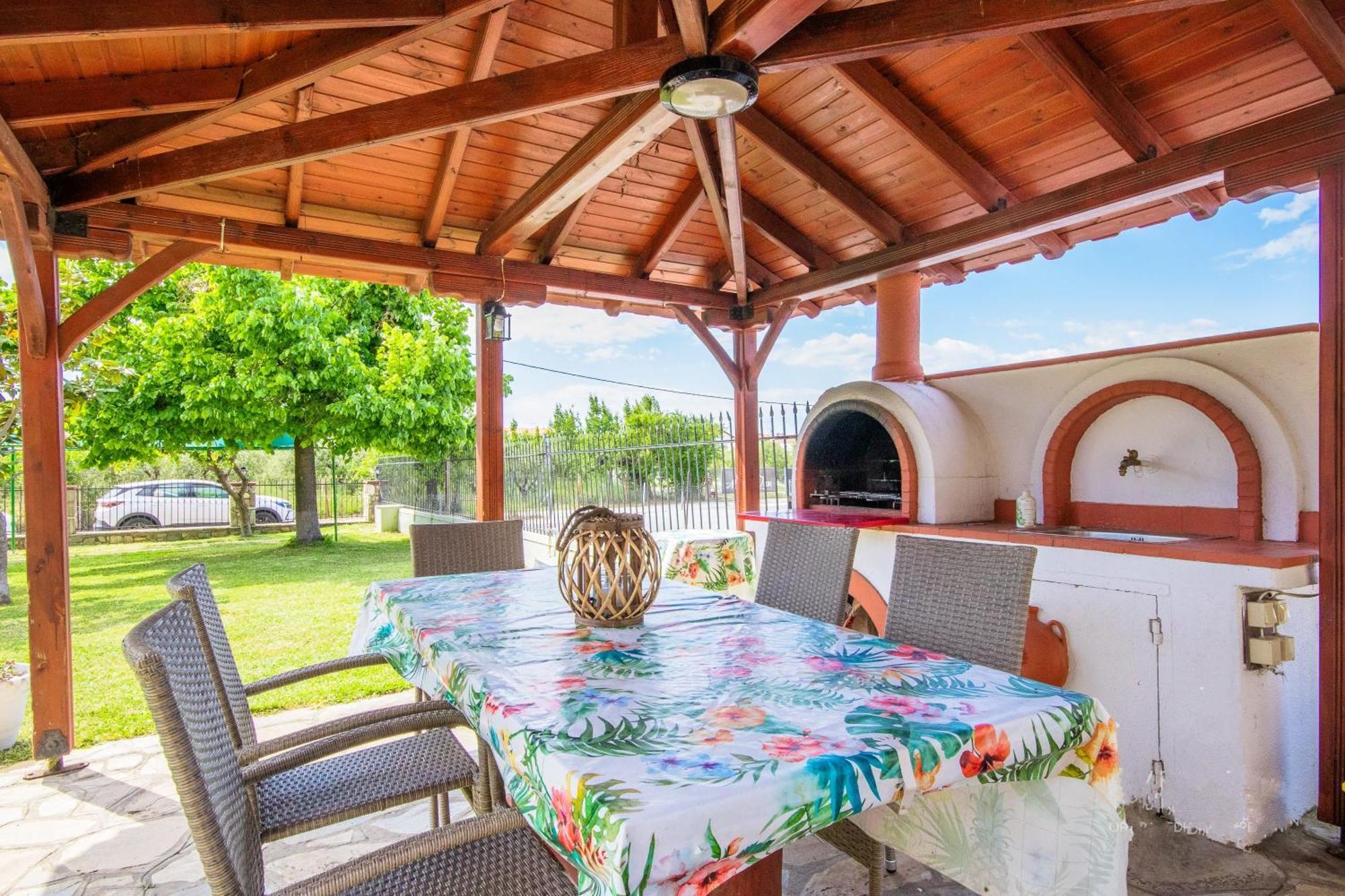 Private 6-Bdrm Villa With Garden 150M To Beach パラディオス エクステリア 写真