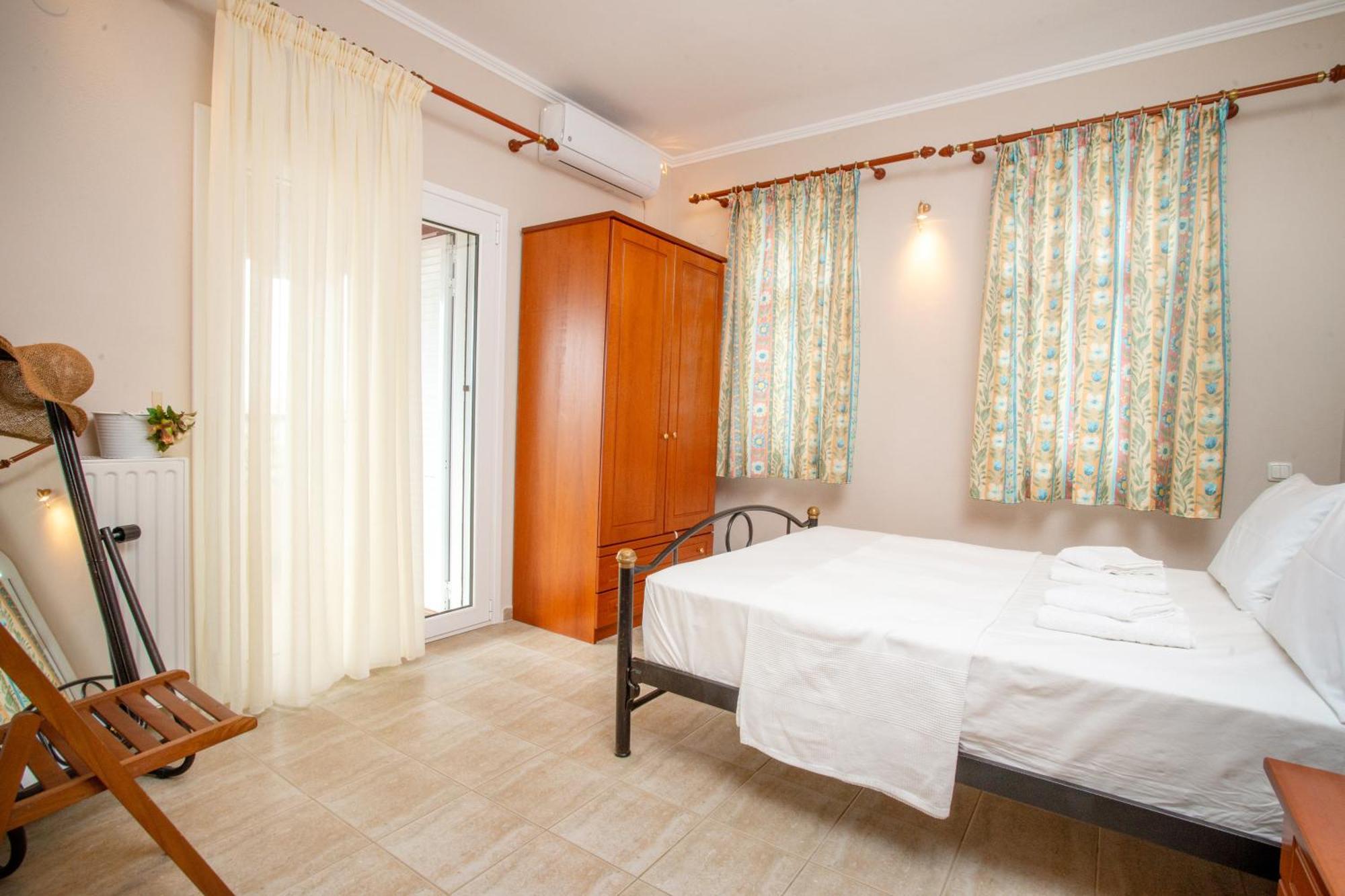 Private 6-Bdrm Villa With Garden 150M To Beach パラディオス エクステリア 写真