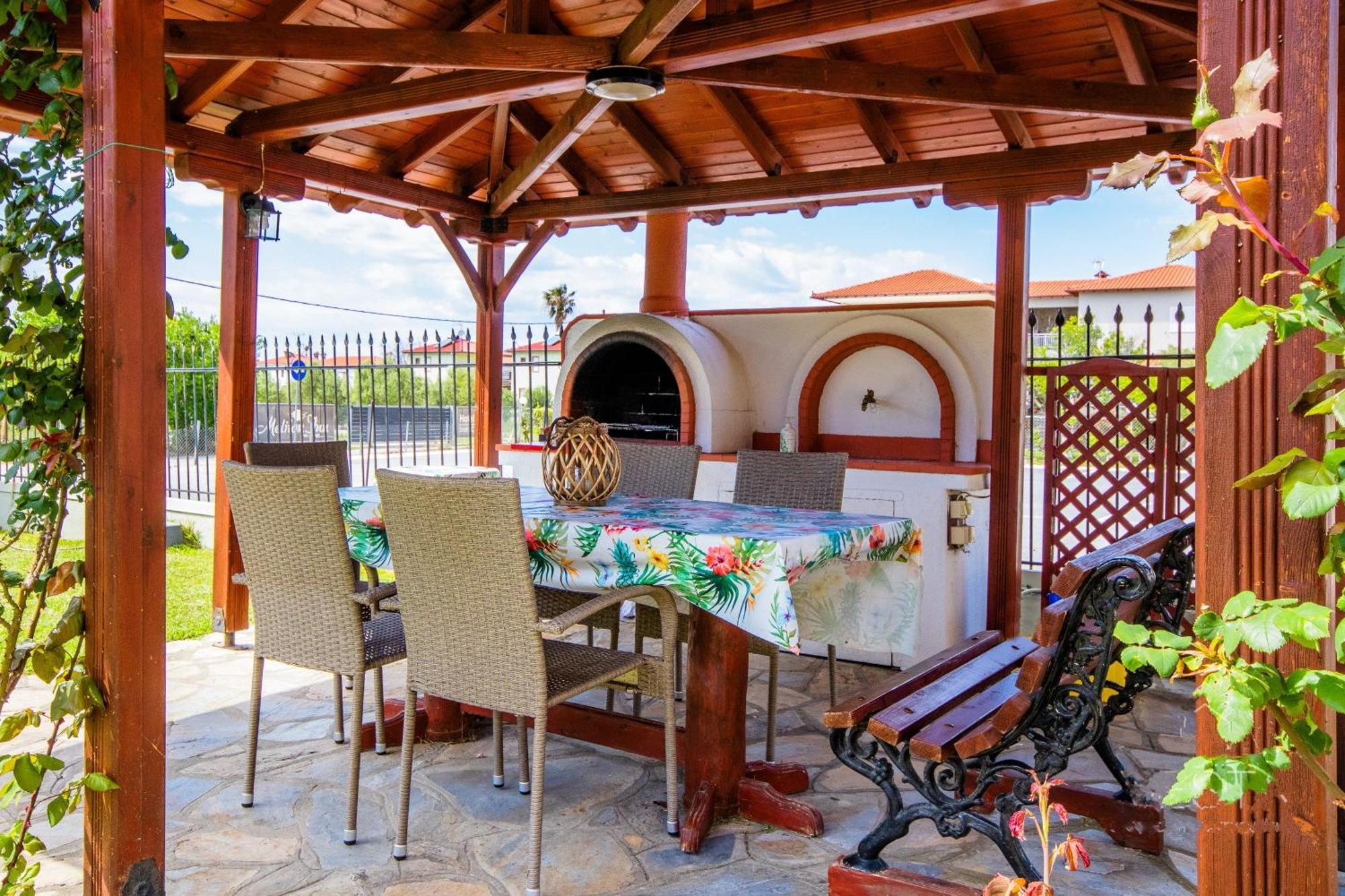 Private 6-Bdrm Villa With Garden 150M To Beach パラディオス エクステリア 写真