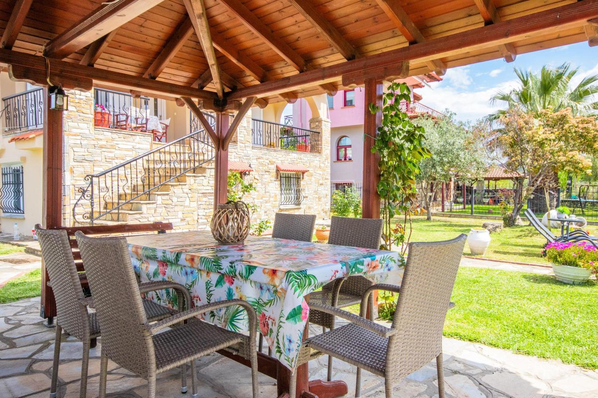 Private 6-Bdrm Villa With Garden 150M To Beach パラディオス エクステリア 写真